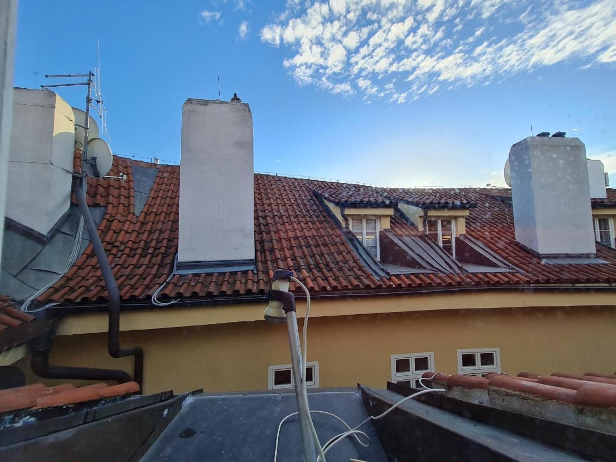 Magic Central Attic Apartment Prague Extérieur photo